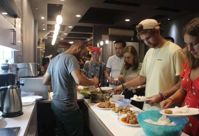 Sleepy Raccoon Hostel