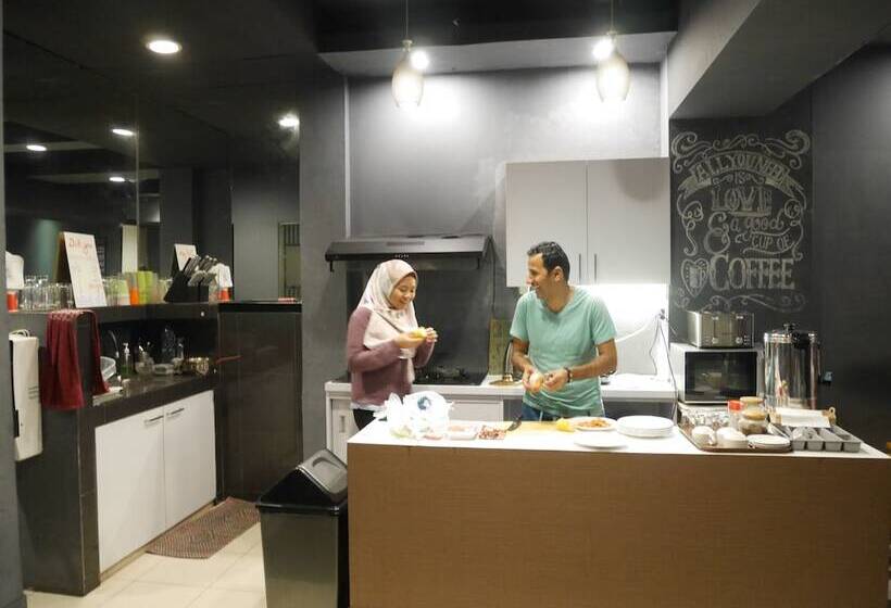 Sleepy Raccoon Hostel