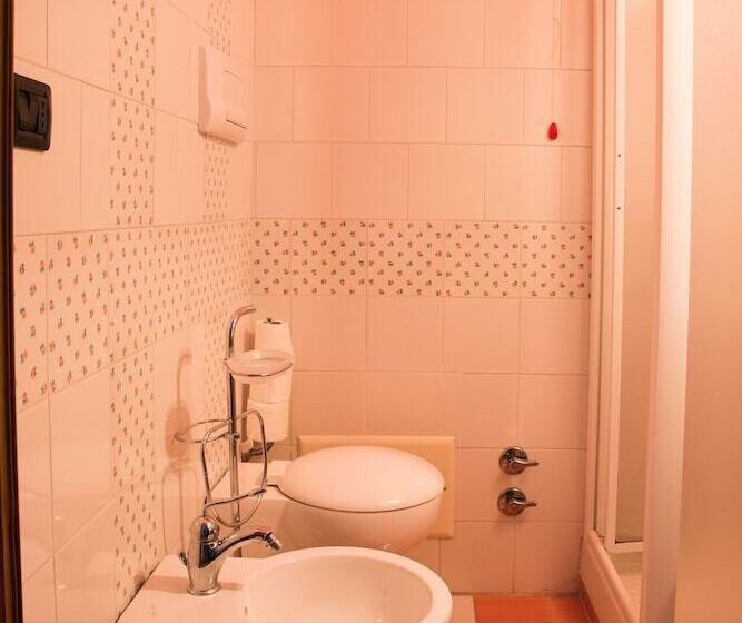 פנסיון Vittoria Guest House Battipaglia