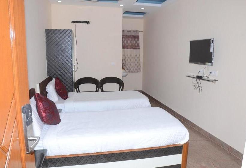 Hotel Sri Thilagavathy