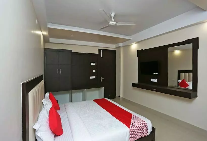 Hotelli Collection O 30916 Agk Residency