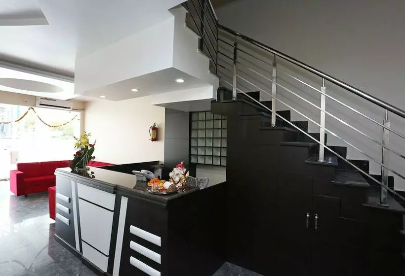 Hotelli Collection O 30916 Agk Residency