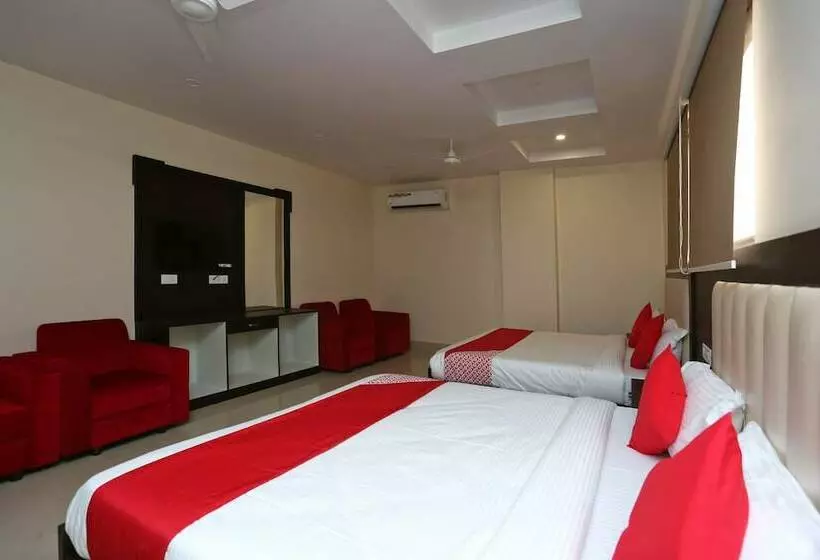Hotelli Collection O 30916 Agk Residency