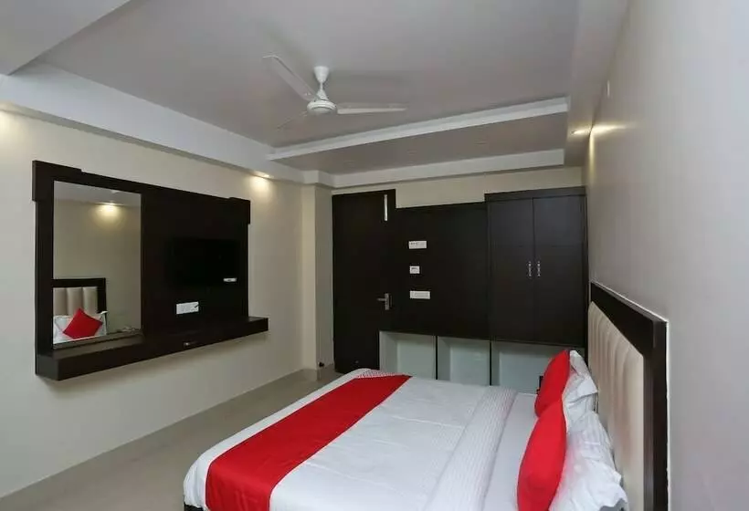 Hotelli Collection O 30916 Agk Residency