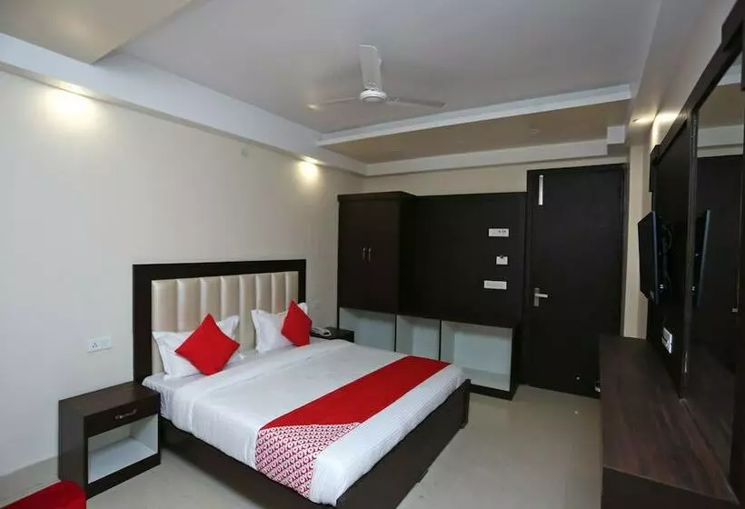 Hotelli Collection O 30916 Agk Residency
