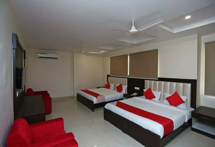 Hotelli Collection O 30916 Agk Residency