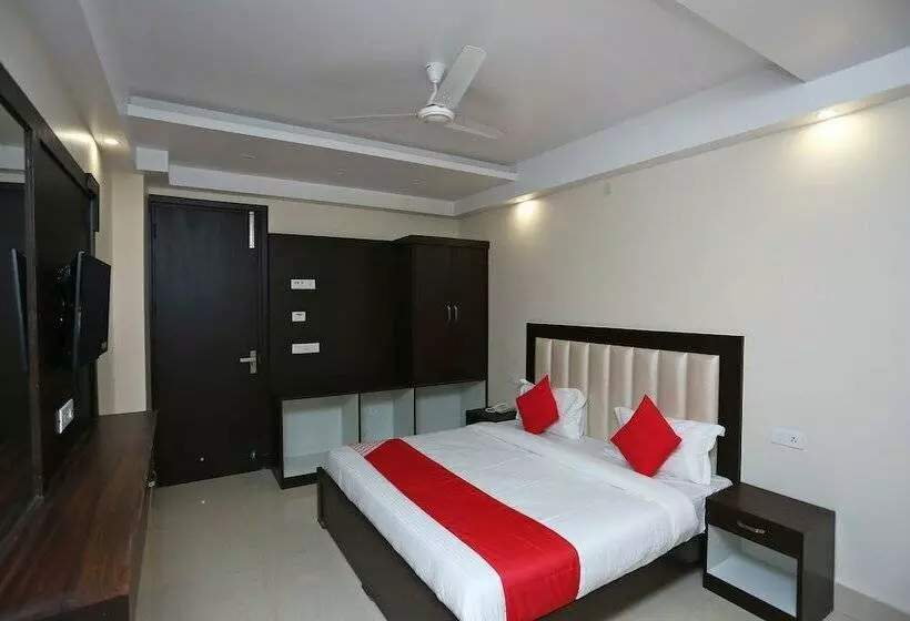 Hotelli Collection O 30916 Agk Residency