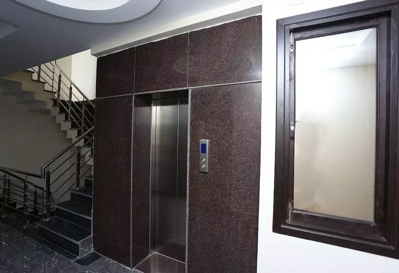 Hotelli Collection O 30916 Agk Residency