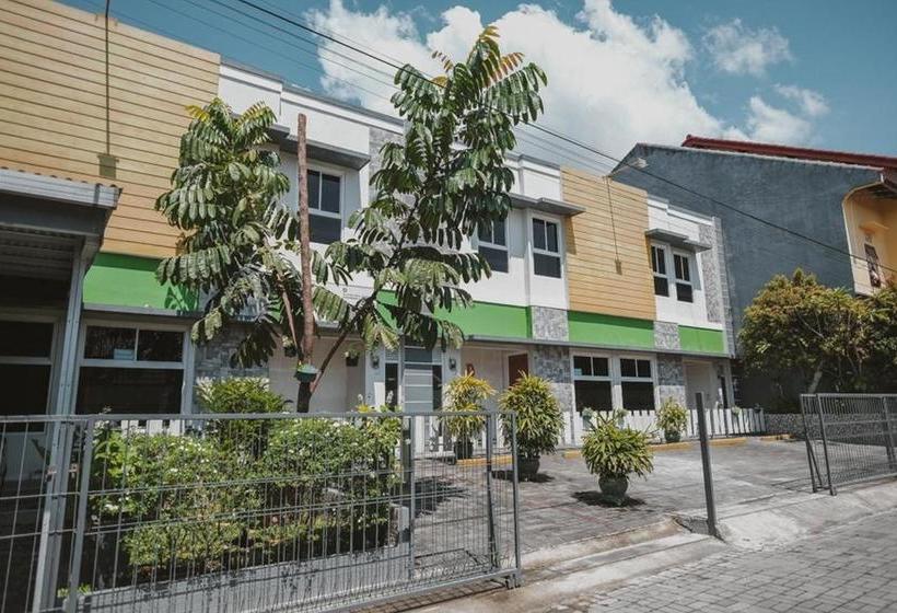 פנסיון Reddoorz Near Ambarukmo Yogyakarta