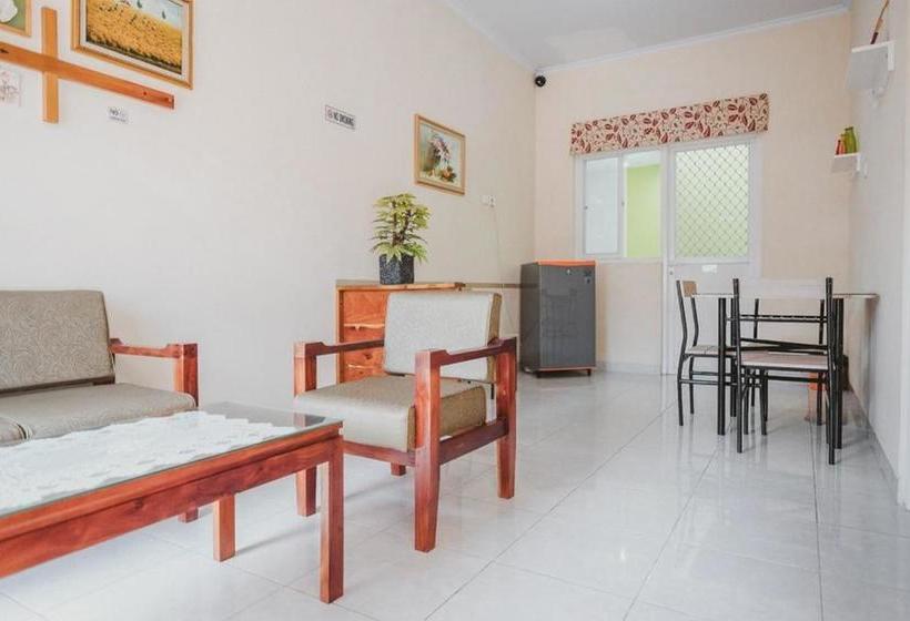 פנסיון Reddoorz Near Ambarukmo Yogyakarta