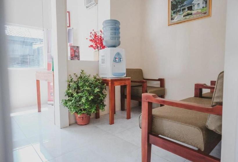 פנסיון Reddoorz Near Ambarukmo Yogyakarta