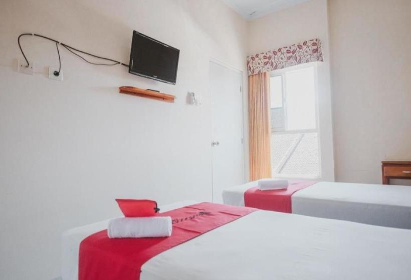 פנסיון Reddoorz Near Ambarukmo Yogyakarta