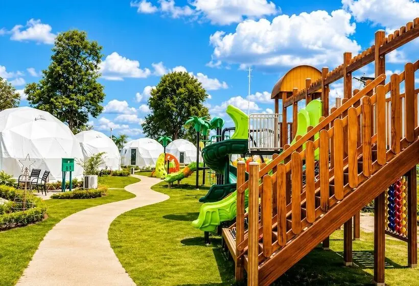 Hotelli Farmko Glamping
