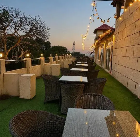 ホテル The Himalayan Highland Dharamshala # Big Swimming Pool# Lawn # Pool Table # Kids Friendly # Family F