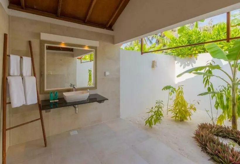 Innahura Maldives Resort