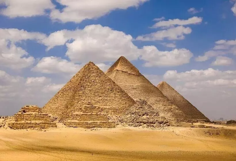 هاستل Zenibo Pyramids View