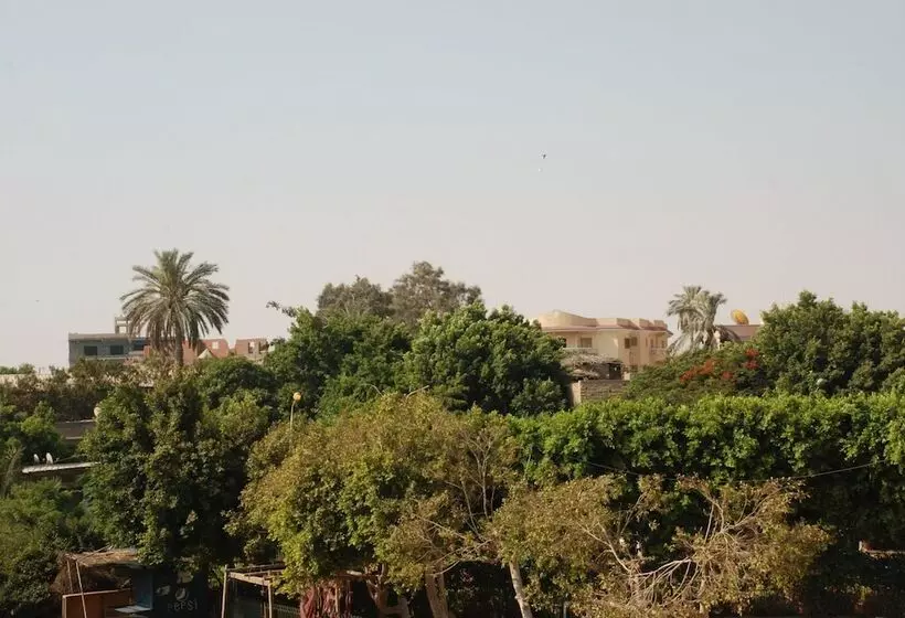 هاستل Zenibo Pyramids View