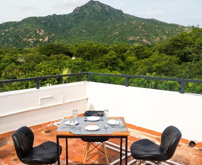 Отель Aashreya Suites Tiruvannamalai