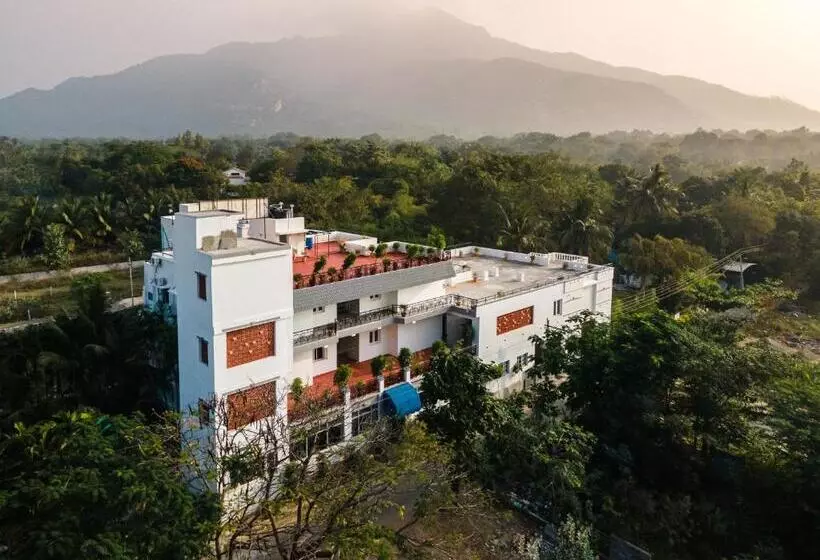 ホテル Aashreya Suites Tiruvannamalai