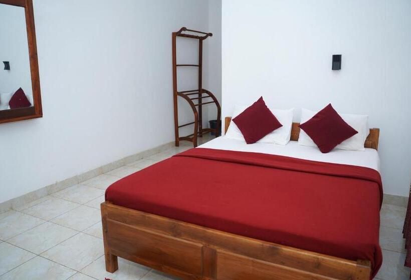 Hotel Theevanni Resort