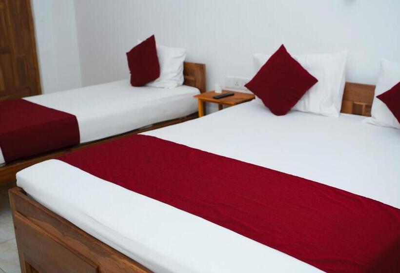 Hotel Theevanni Resort