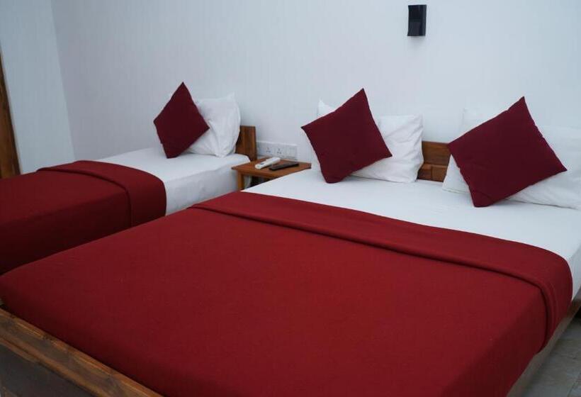 Hotel Theevanni Resort