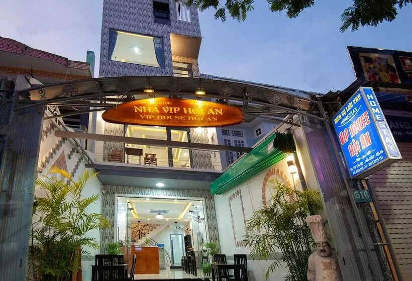 تختخواب و صبحانه Vip House Hoi An Homestay