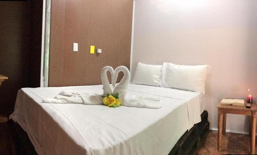 تختخواب و صبحانه The Jungle Container