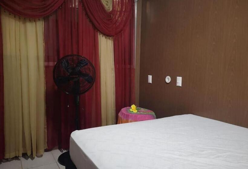 تختخواب و صبحانه The Jungle Container