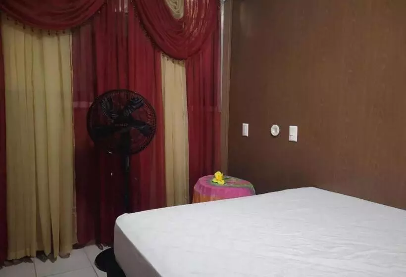 تختخواب و صبحانه The Jungle Container