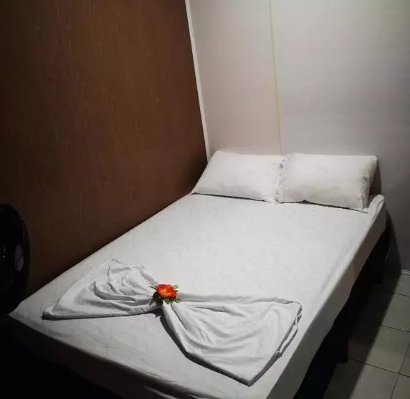 تختخواب و صبحانه The Jungle Container