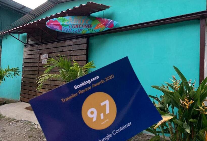 تختخواب و صبحانه The Jungle Container