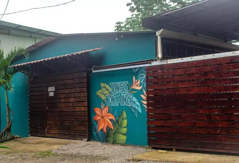 تختخواب و صبحانه The Jungle Container