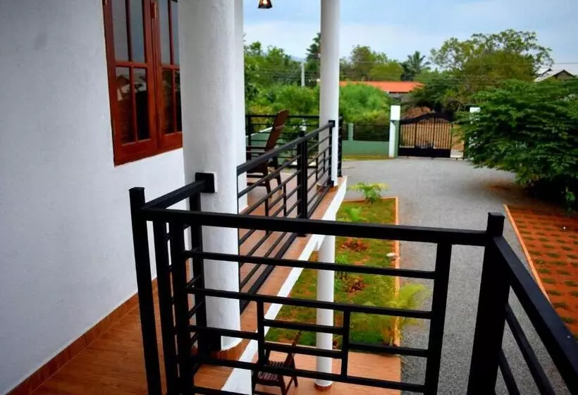 پانسیون Blue Sky Hotel Yala