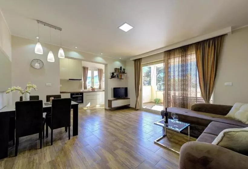 پانسیون Edilux