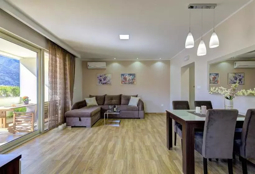 پانسیون Edilux