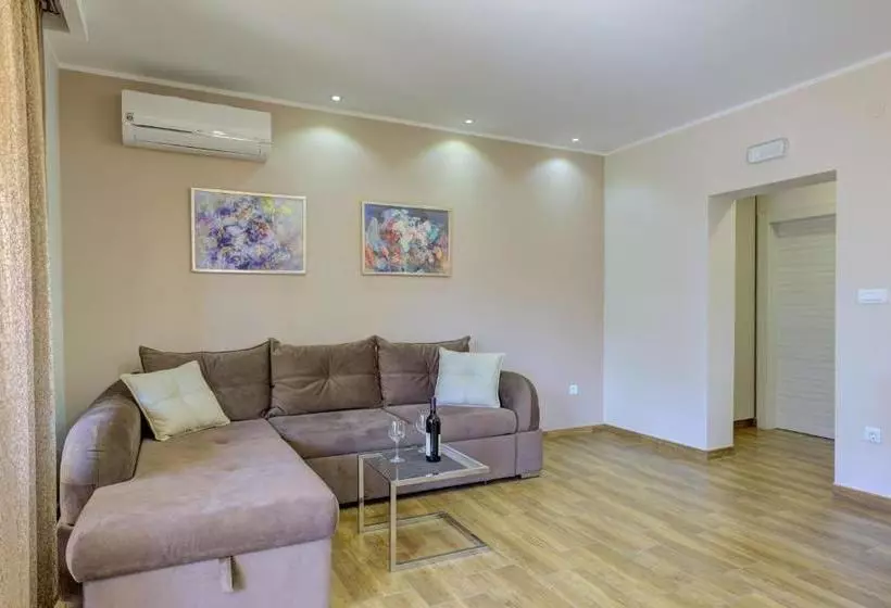 پانسیون Edilux