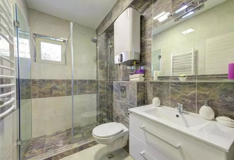 پانسیون Edilux