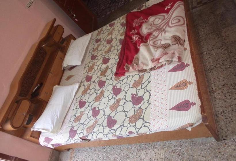 בית מלון כפרי Gajraj Bari