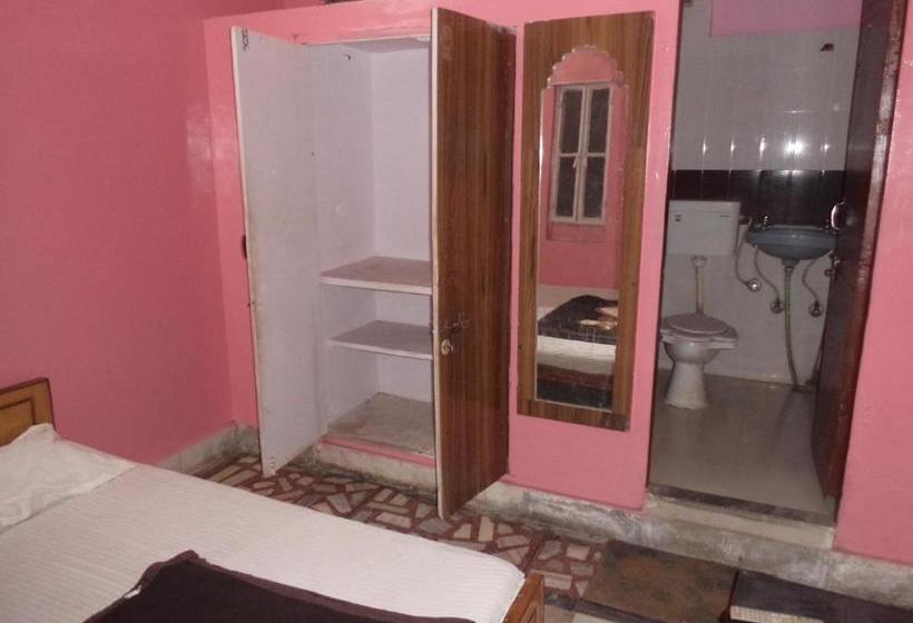 בית מלון כפרי Gajraj Bari