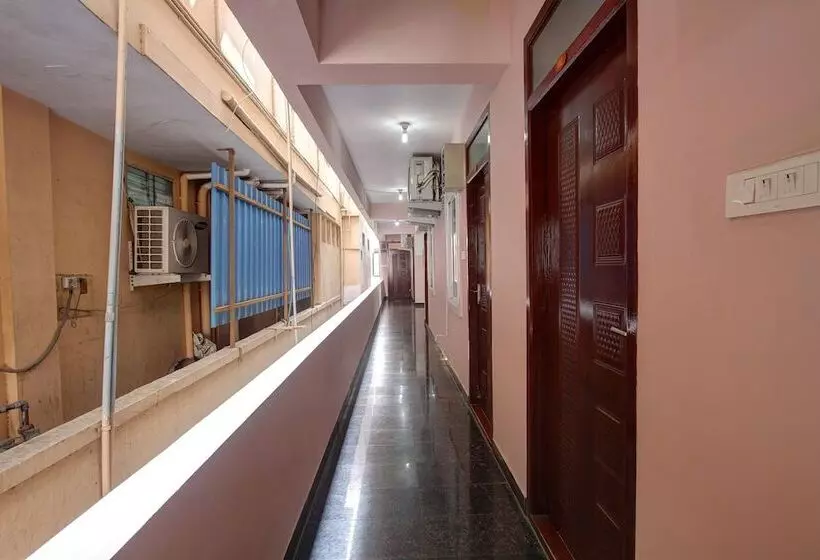 Oyo 28738 Abbirami Hotels