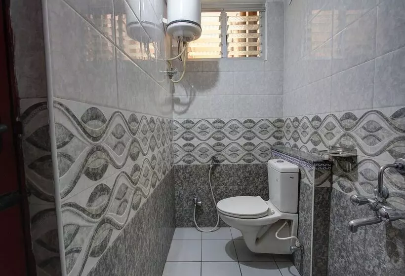 Oyo 28738 Abbirami Hotels