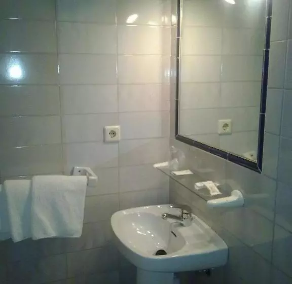 پانسیون Hostal Restaurante Carlos Iii