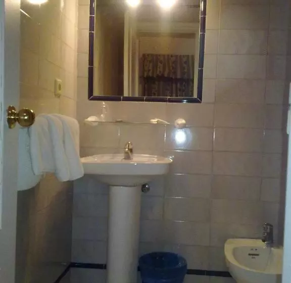 پانسیون Hostal Restaurante Carlos Iii