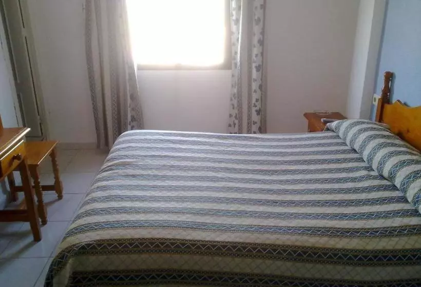 پانسیون Hostal Restaurante Carlos Iii