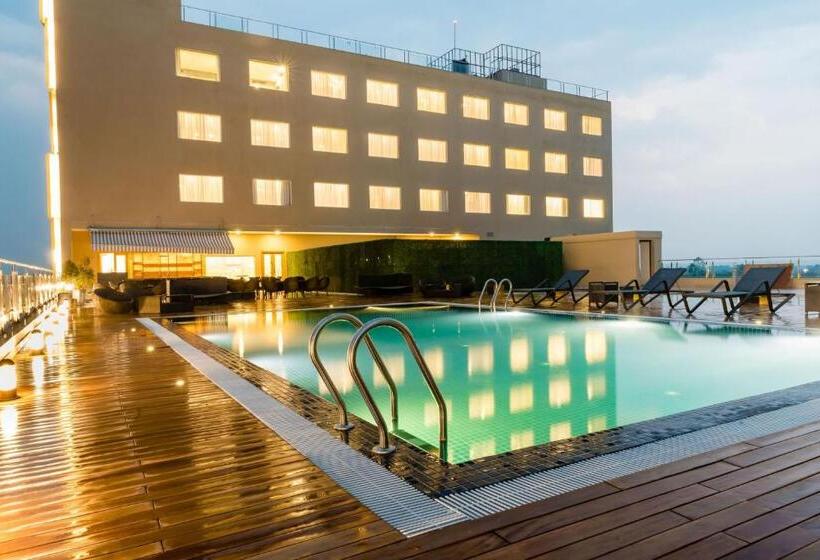 هتل Vivanta Chitwan Bharatpur