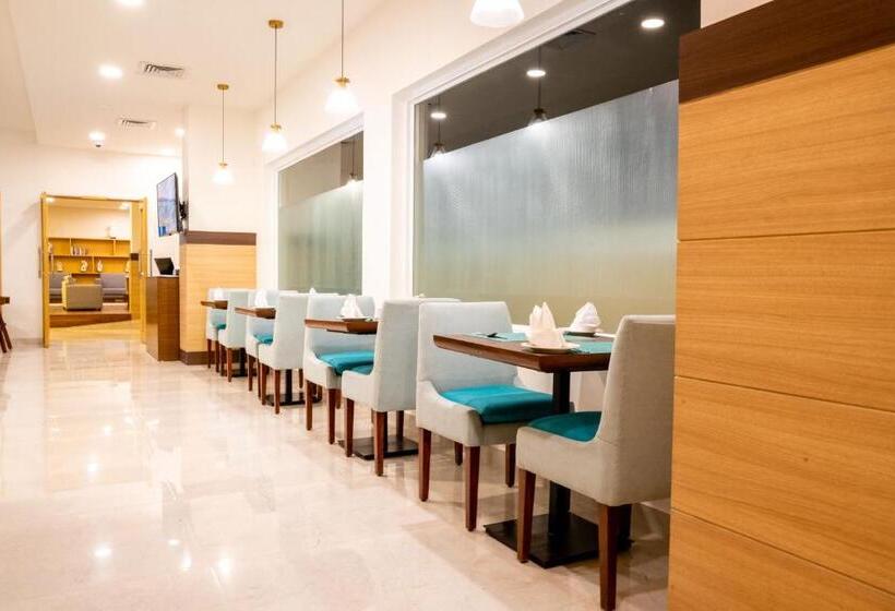 هتل Vivanta Chitwan Bharatpur