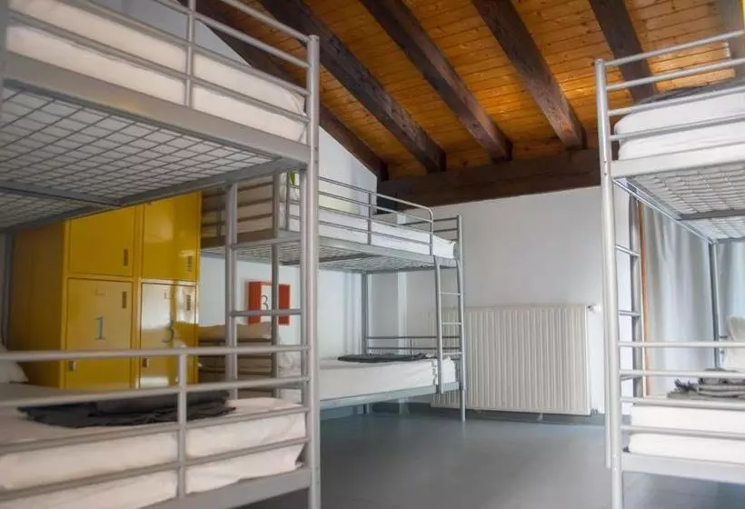 Albergue De Lastur