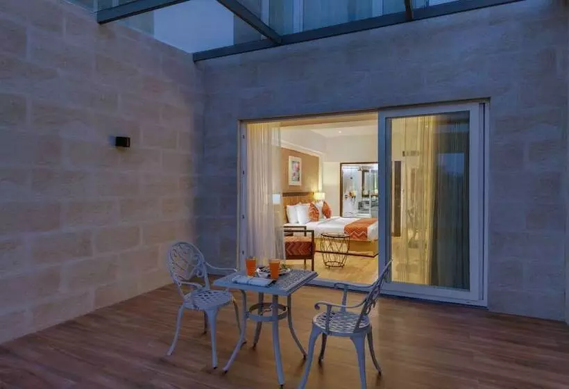 Hotelli The Fern Residency, Satara Maharashtra