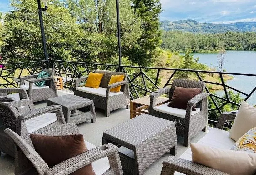 ホテル La Madriguera